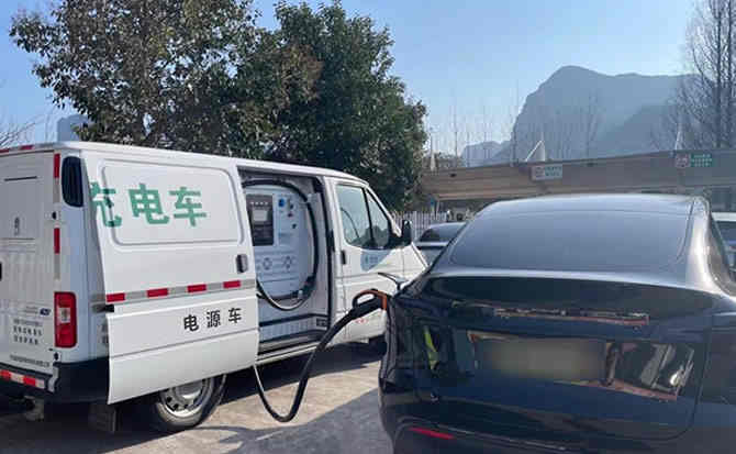 新区汽车搭电